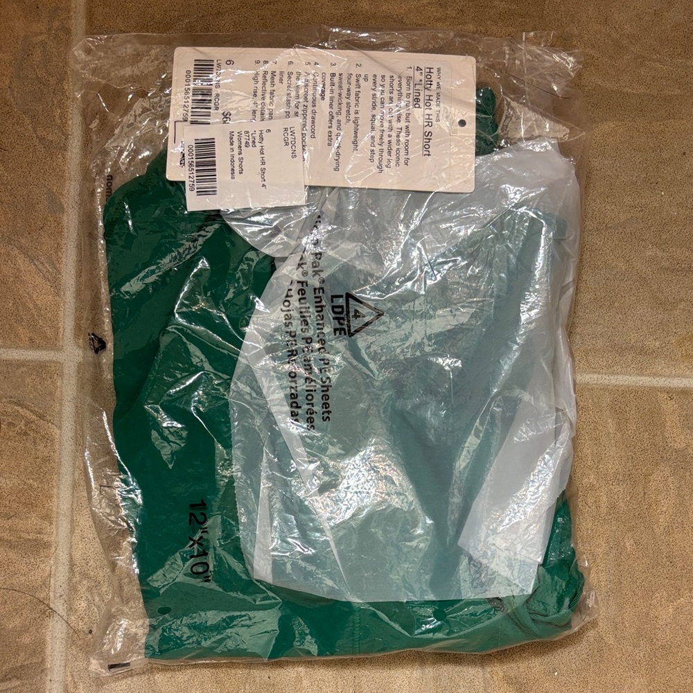 NWT Lululemon Hotty Hot W’s Sz 6 High-Rise Lined Short 4" in Raceway Green - Picture 2 of 7